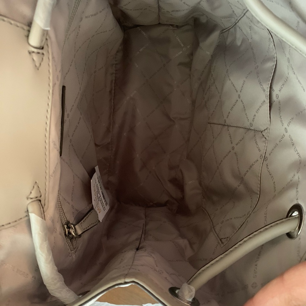 New MK backpack 🦋 large - Picture 5 of 8